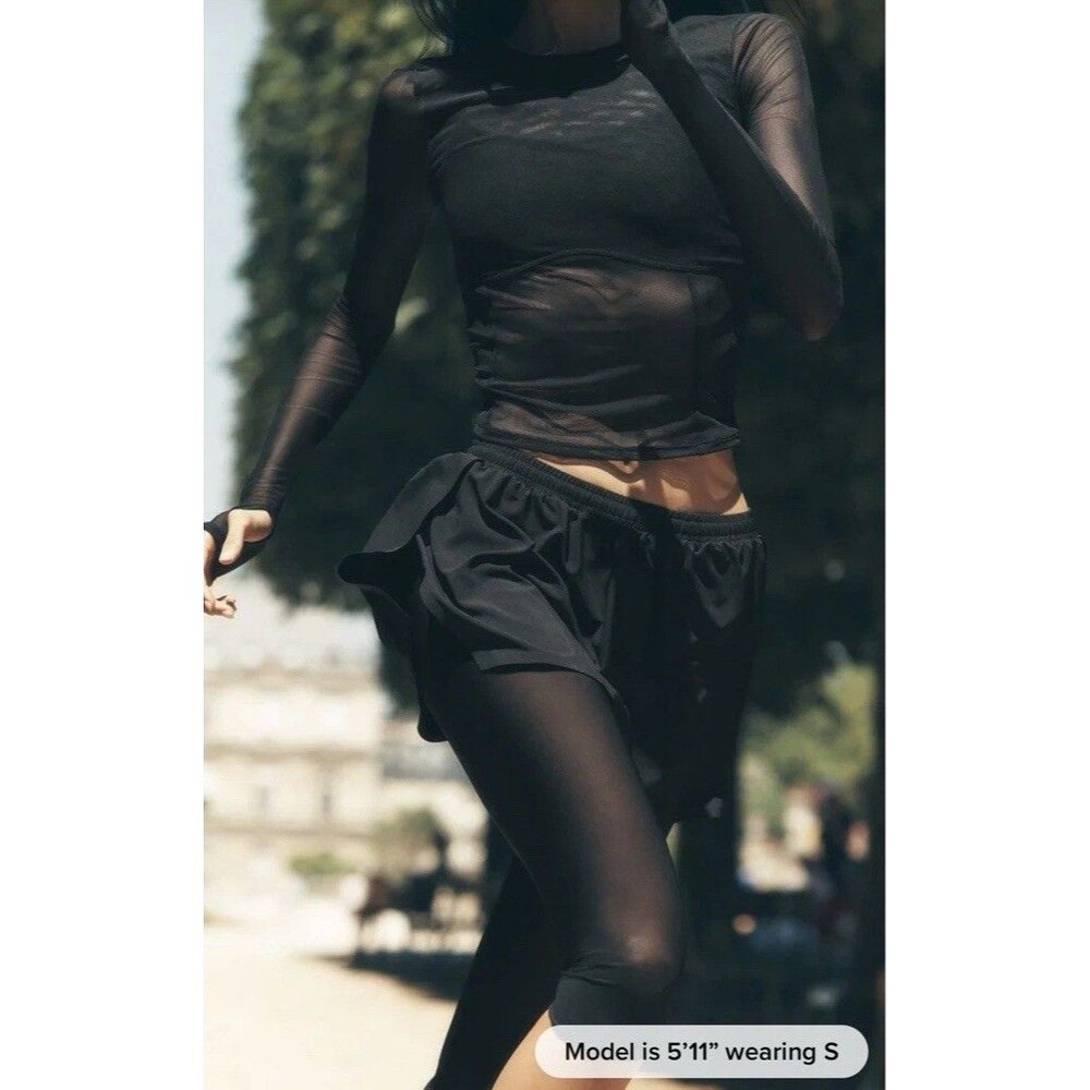Alo Yoga Mesh Front Runner 2 in 1 Capri Leggings Shorts Black S NWT - Picture 3 of 11